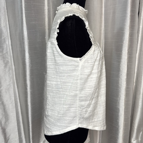 Cable & Gauge Crochet Ruffle Pleated Crinkle Sleeveless White Top Women’s Small - Picture 3 of 7